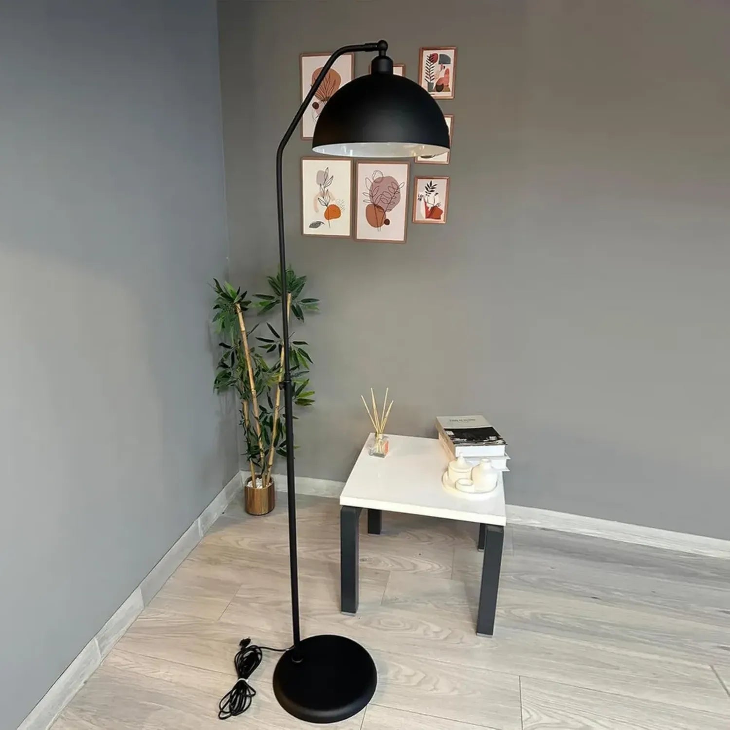 Moderne Stehlampe aus Metall, verstellbar, E27 Sockel, 30cm, Schwarz